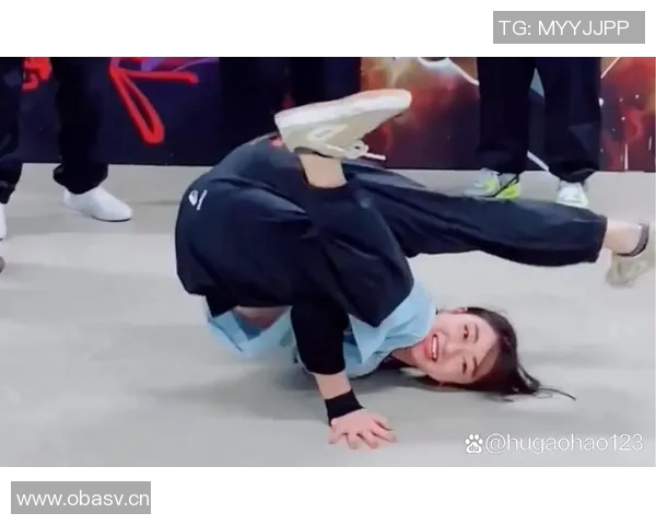 科学街舞灵活性训练方法探索提升舞者表现的有效策略与技巧 科学街舞灵活性训练方法探索提升舞者表现的有效策略与技巧